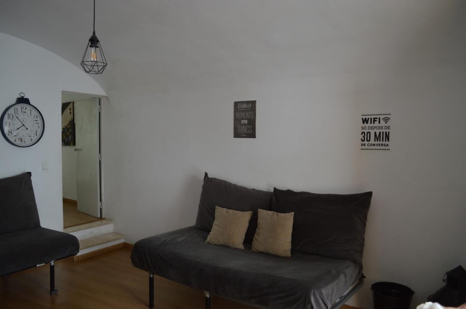 Communal lounge/ TV room, Bed, Living room