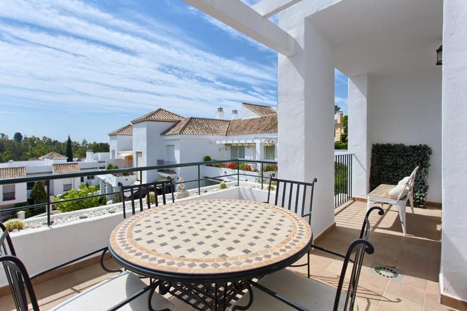View (from property/room), Balcony/Terrace, Dining area