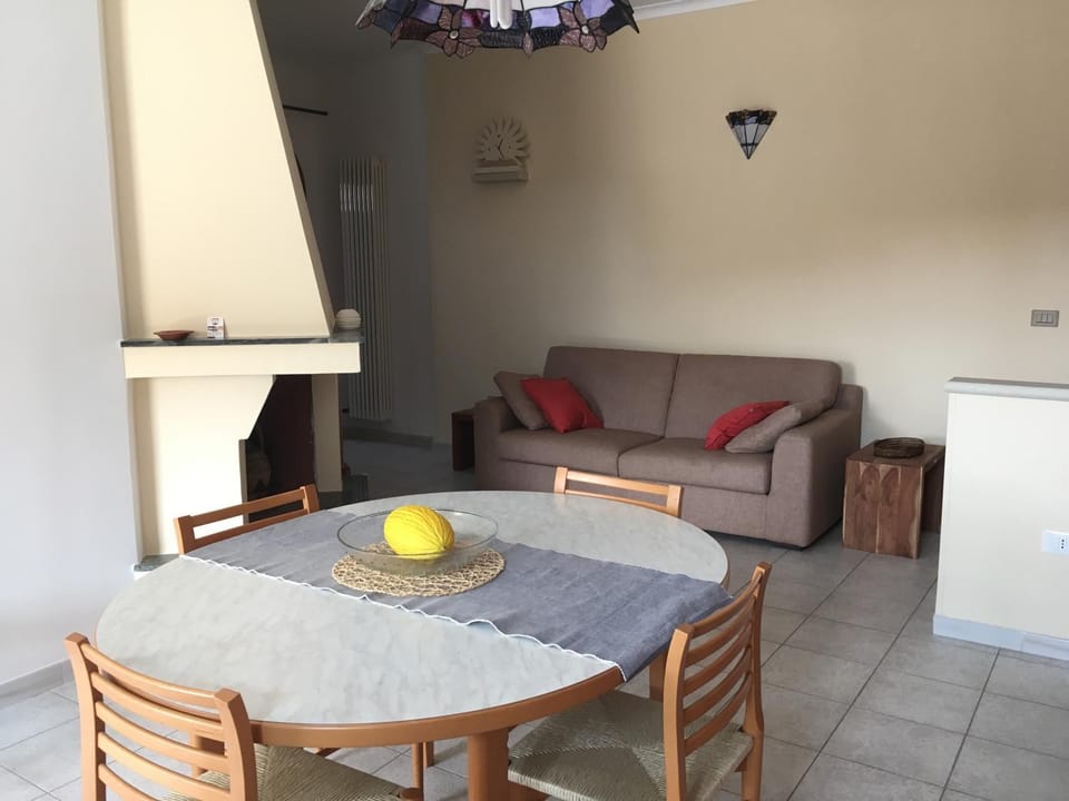 Living room, Photo of the whole room, Seating area, Dining area