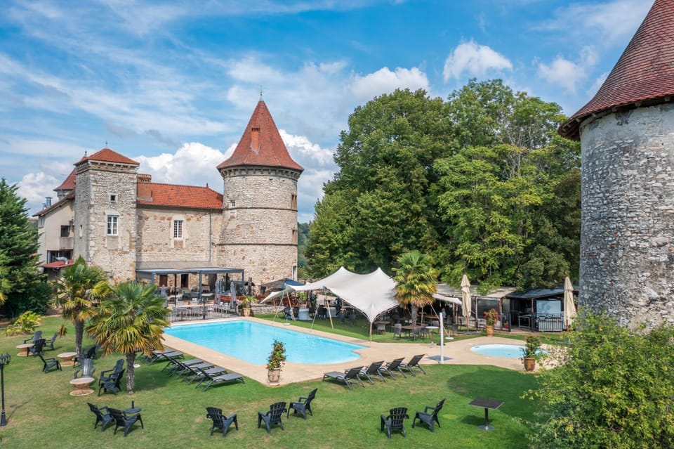 Property building, Restaurant/places to eat, Swimming pool