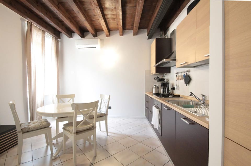 Kitchen or kitchenette, Photo of the whole room