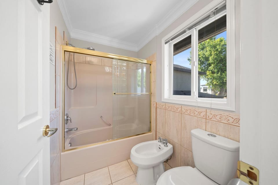 Bath, bidet