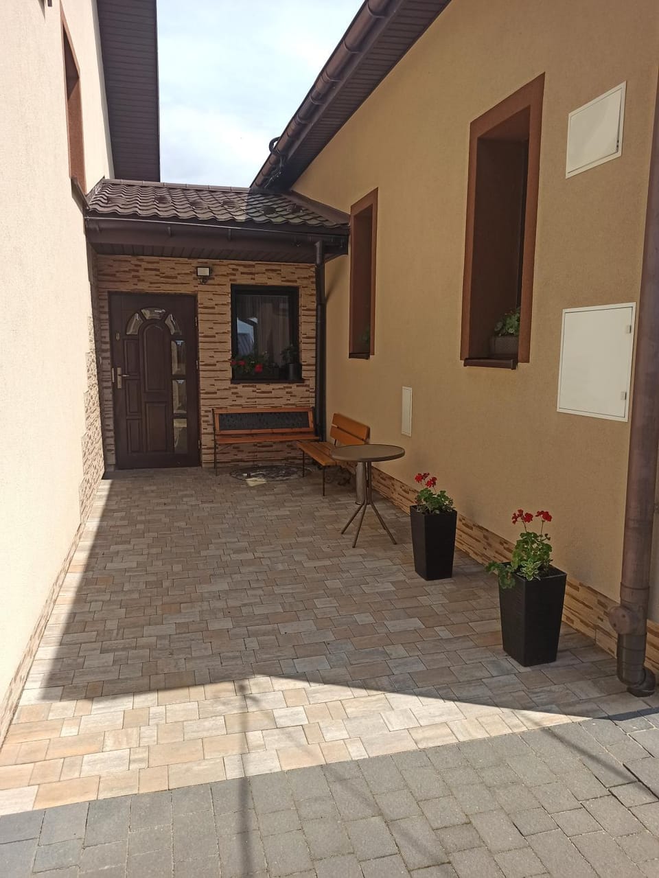Facade/entrance