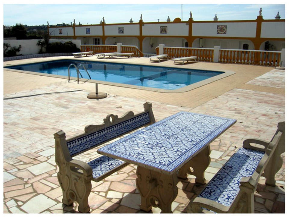 Day, Swimming pool