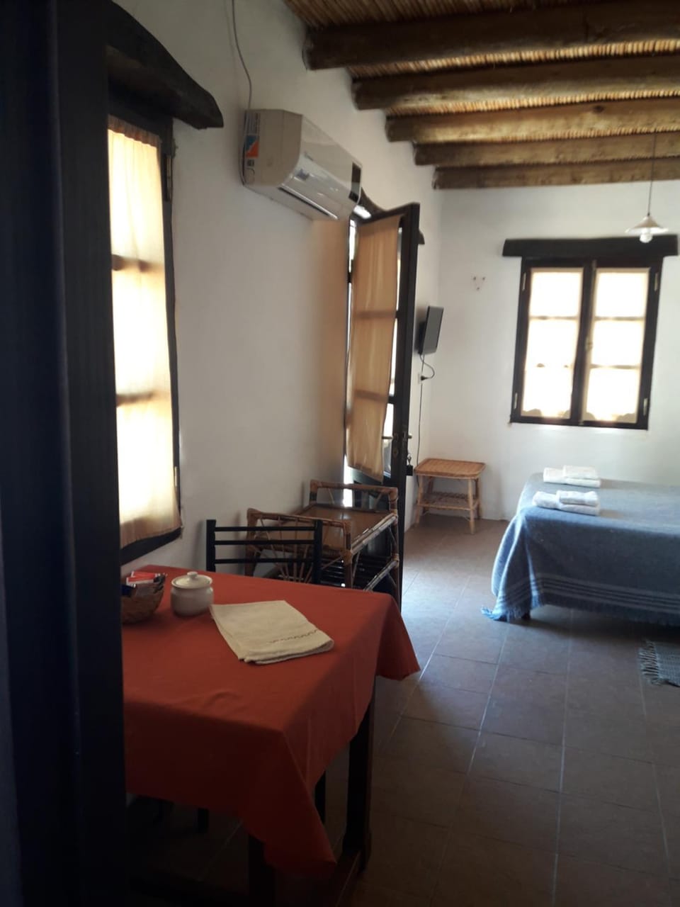 Dining area, Bedroom, air conditioner