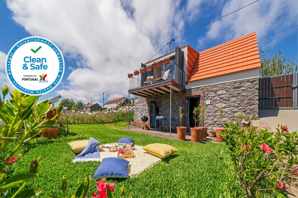 Property building, Patio, Day, Garden