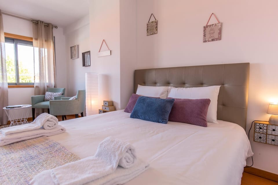 Bed, Seating area, Bedroom