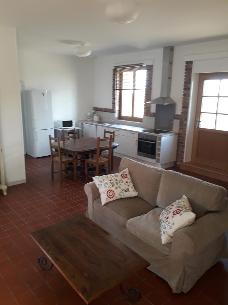 Kitchen or kitchenette, Living room, Seating area, Dining area, pet friendly, stove