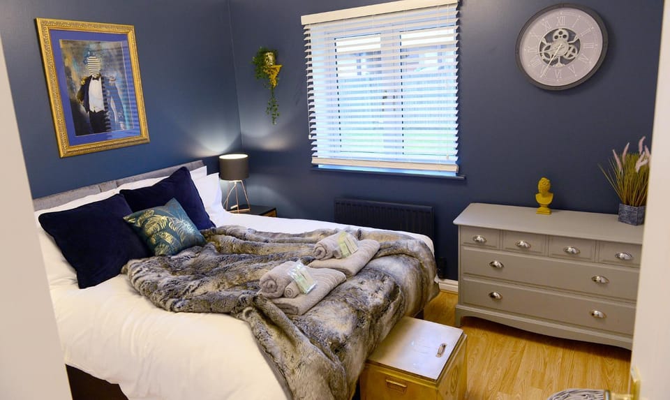 Seating area, Bedroom