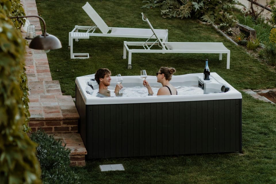 Natural landscape, Hot Tub, group of guests