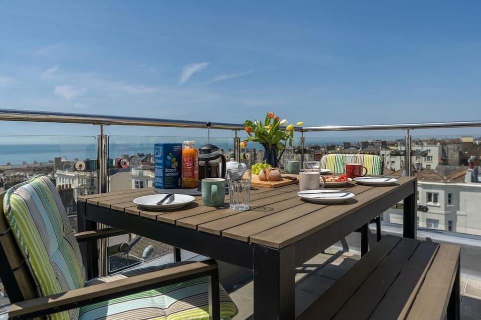 SeaBrighton Penthouse with private sea view roof terraces Apartment in Hove