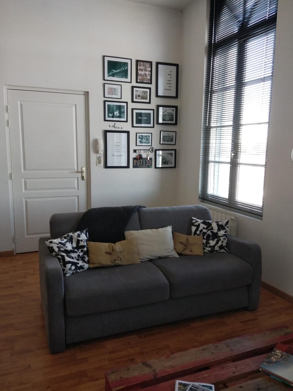 Bed, Living room, Seating area