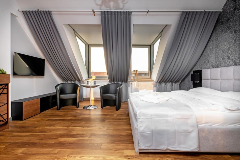 Bed, TV and multimedia, Photo of the whole room