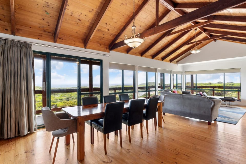 Red Door - Enjoy Exclusive Front Row Sunsets from the Balcony & Walks to the Surf in Gnarabup House in Margaret River