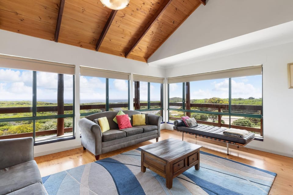 Red Door - Enjoy Exclusive Front Row Sunsets from the Balcony & Walks to the Surf in Gnarabup House in Margaret River