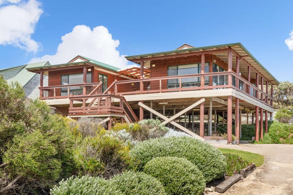 Red Door - Enjoy Exclusive Front Row Sunsets from the Balcony & Walks to the Surf in Gnarabup House in Margaret River