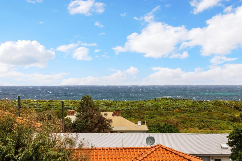 Beachside at Margaret River - Spacious Family Beach House in Exclusive Prevelly Location House in Mitchell Drive
