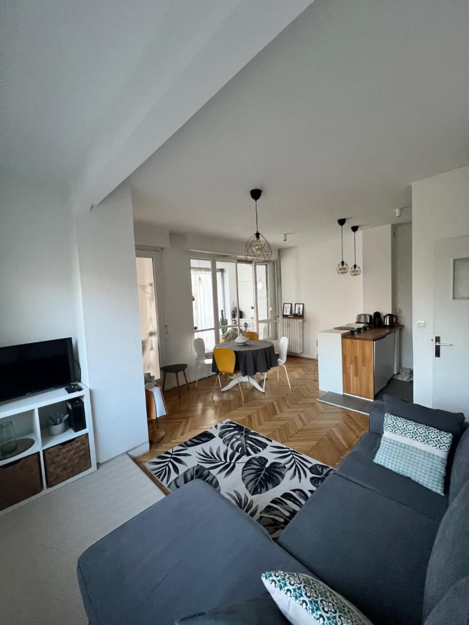 Communal lounge/ TV room, TV and multimedia, Living room, Seating area, Dining area, internet, minibar, air conditioner