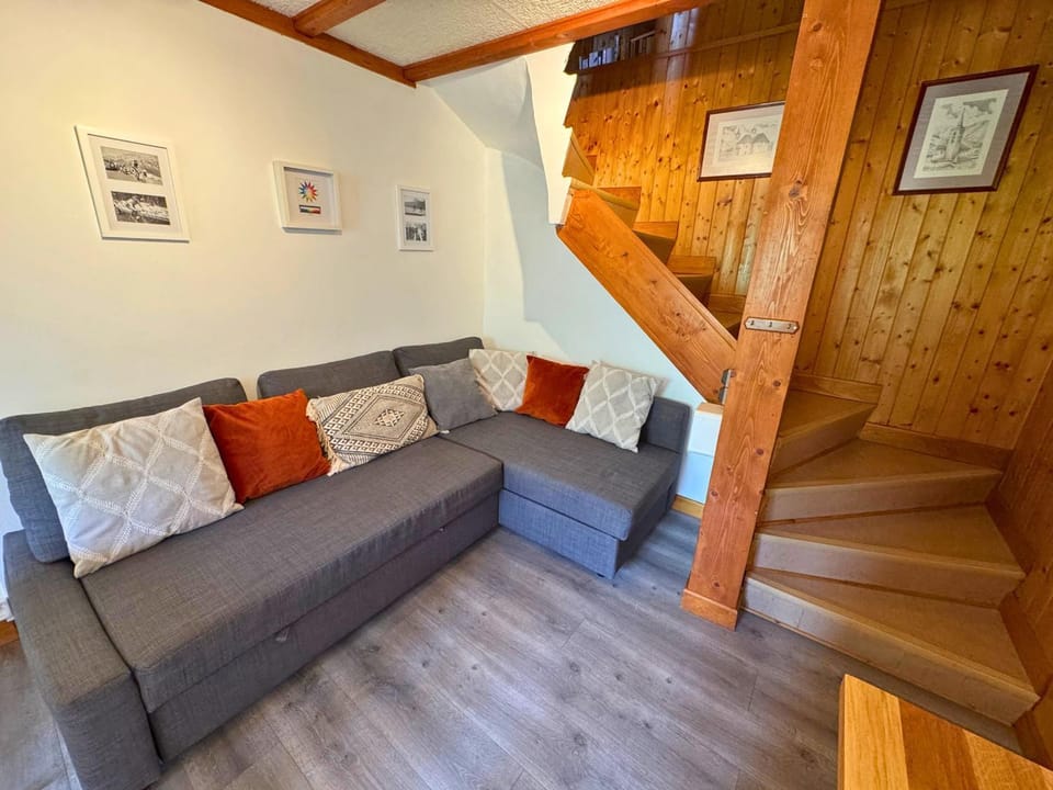 Chalet Traditionnel 2 Pers Animaux Admis au Village Praranger avec WiFi - FR-1-452-167 House in Les Allues