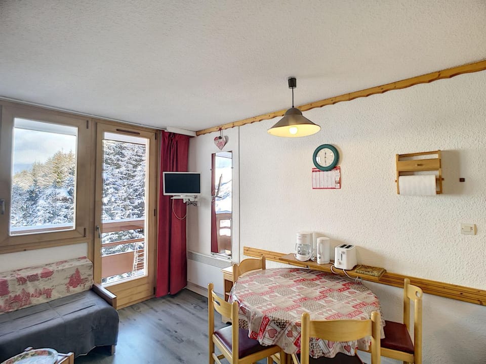 Studio cabine 4 pers, ski aux pieds, Les Menuires - FR-1-178-298 Cabin in Les Allues