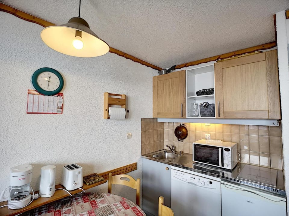 Studio cabine 4 pers, ski aux pieds, Les Menuires - FR-1-178-298 Cabin in Les Allues