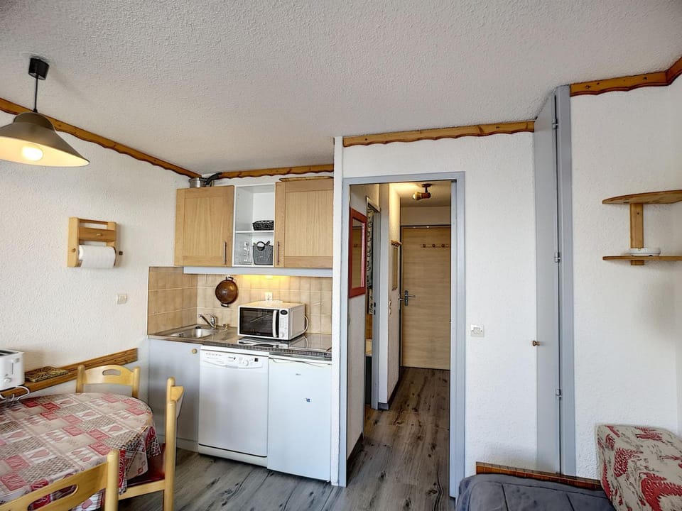 Studio cabine 4 pers, ski aux pieds, Les Menuires - FR-1-178-298 Cabin in Les Allues