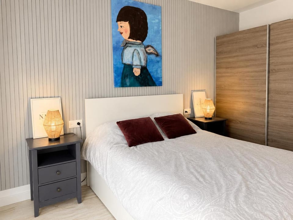 Bed, Photo of the whole room, Bedroom, wardrobe