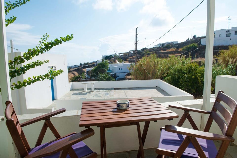 Letta Studios Bed and Breakfast in Milos