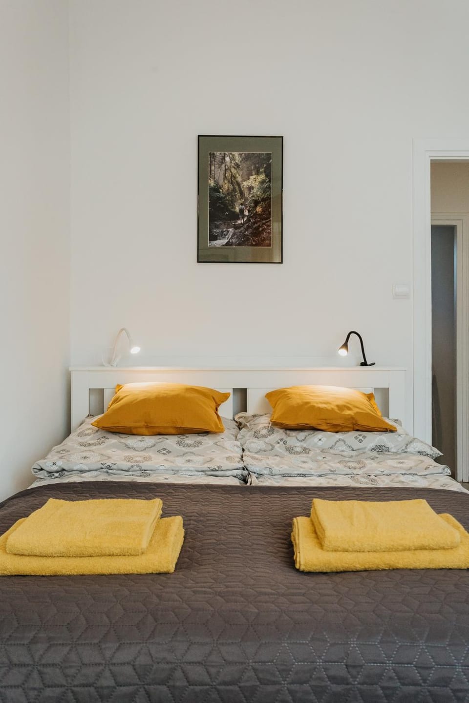 Bed, Photo of the whole room, Bedroom