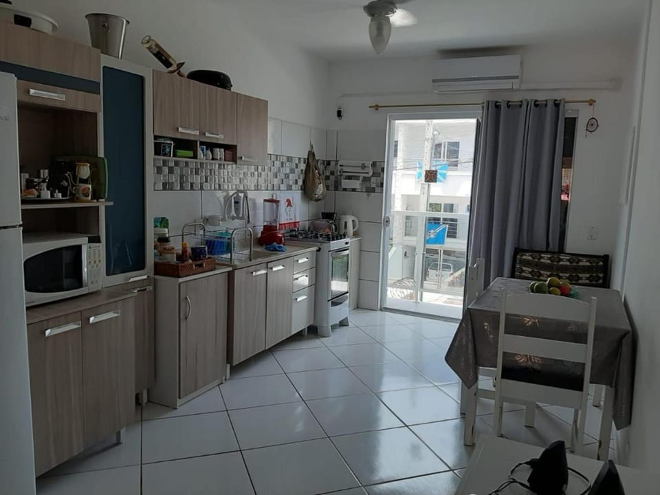 Kitchen or kitchenette, Dining area, oven, stove
