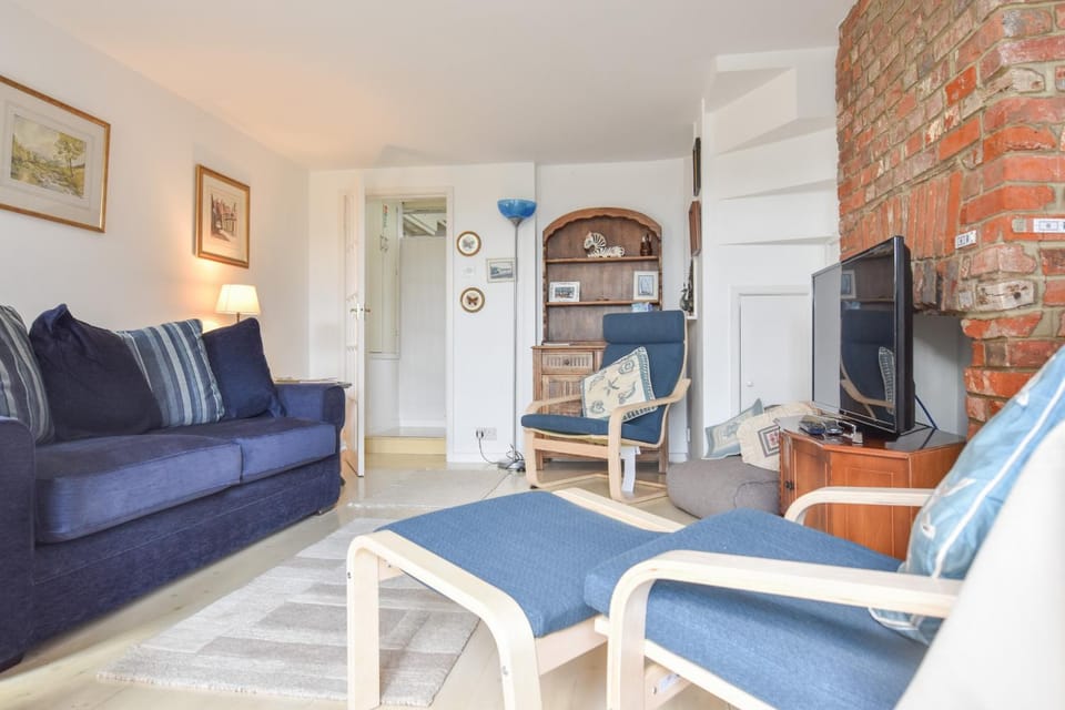 Communal lounge/ TV room, Living room