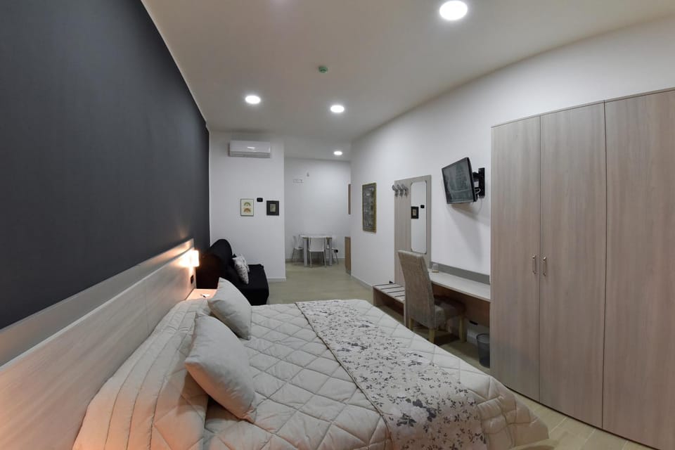 Bed, Photo of the whole room, Bedroom, wardrobe