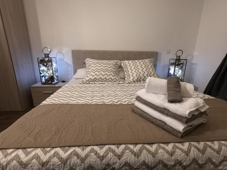 Bed, Decorative detail, Bedroom