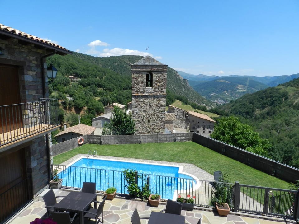 Facade/entrance, Balcony/Terrace, Swimming pool, Swimming pool