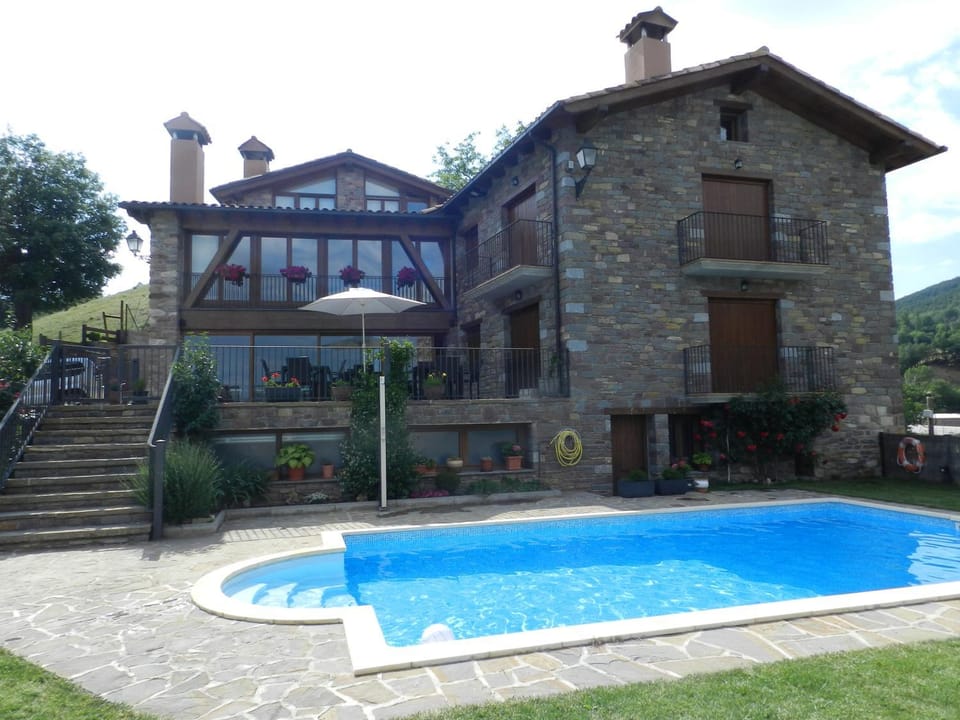 Swimming pool, Swimming pool