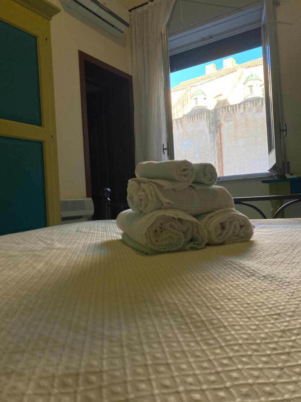 Bed, Photo of the whole room, Bedroom, towels