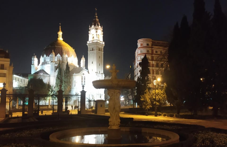 Nearby landmark, Off site, Night, Winter, Location