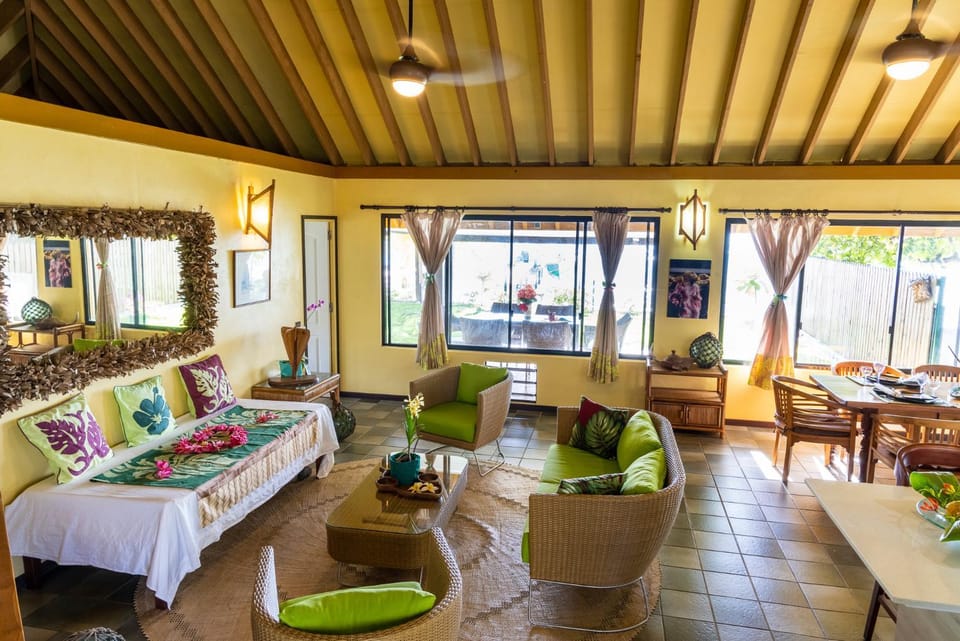 Living room, Seating area