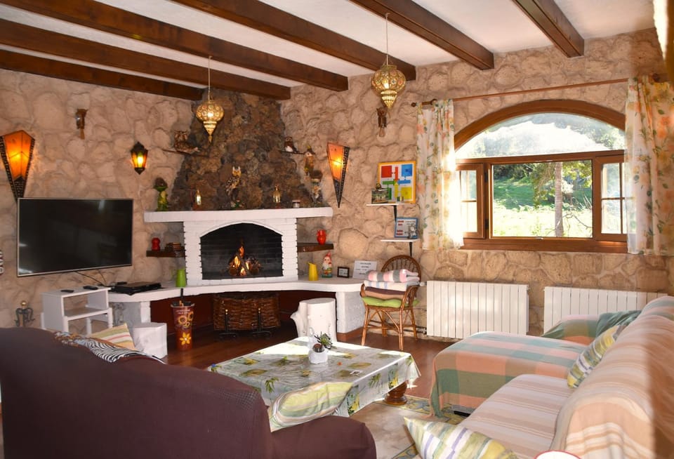 Property building, TV and multimedia, Living room, Seating area