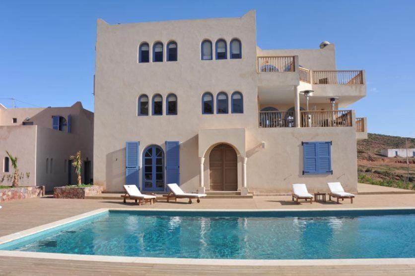 Facade/entrance, Balcony/Terrace, Swimming pool, Swimming pool