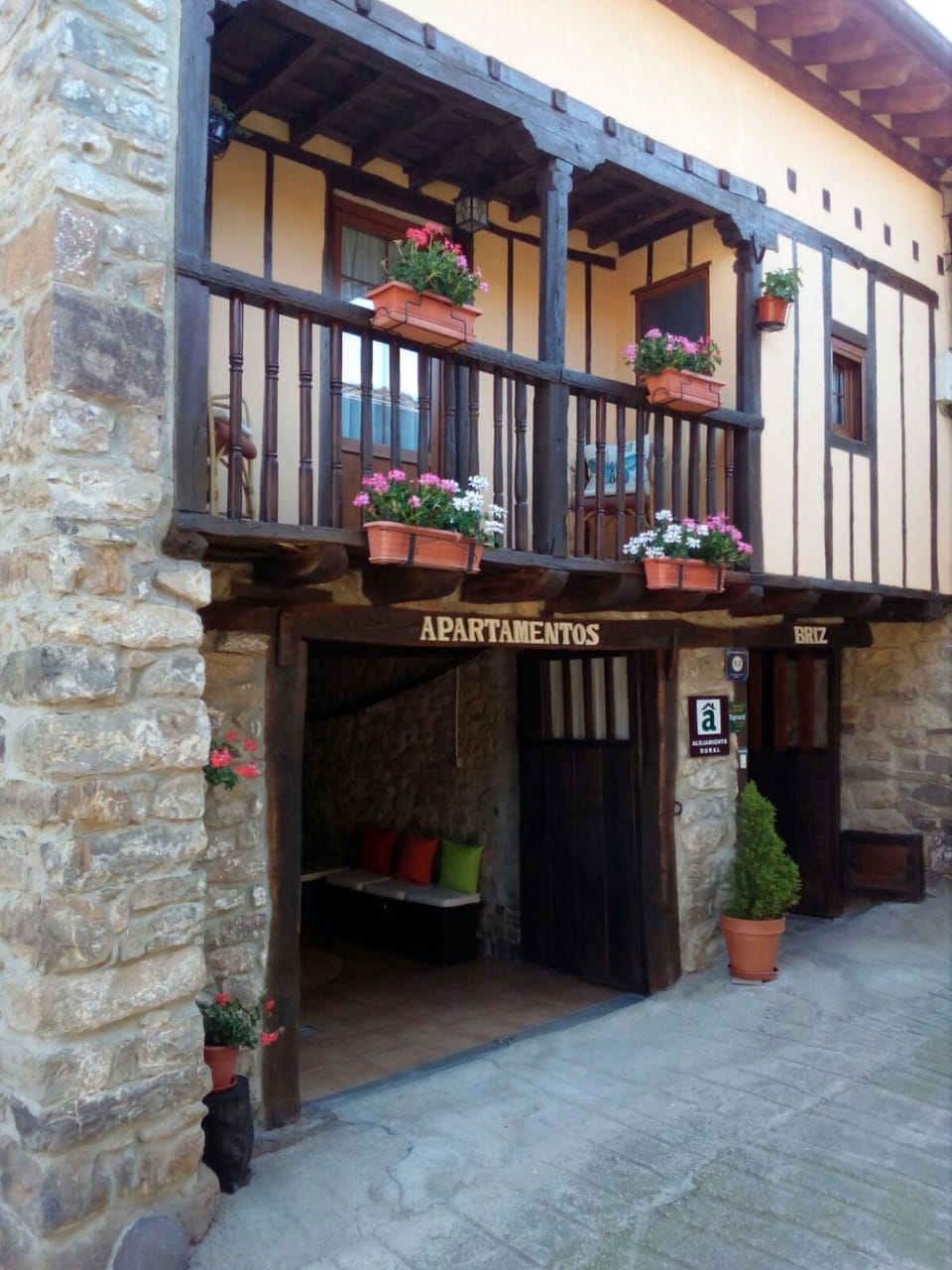 Facade/entrance, Balcony/Terrace