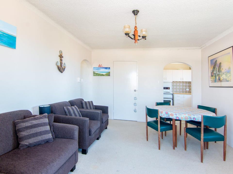 Seabreeze 4 opposite the bowling club Tuncurry Apartment in Tuncurry