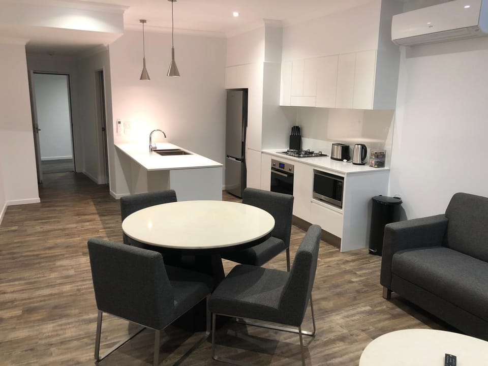 Coffee/tea facilities, Kitchen or kitchenette, Seating area, Dining area, minibar, pet friendly, stove, toaster