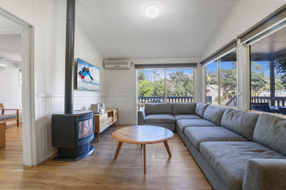 Seven Mile Beach Holiday Park Campground/ 
RV Resort in Gerroa