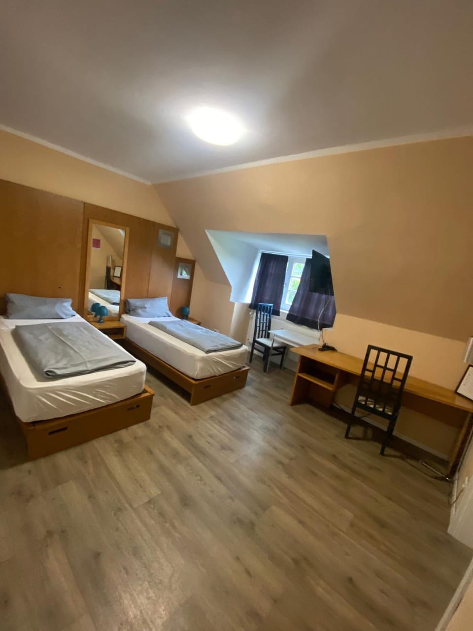 Bed, Photo of the whole room, Bedroom