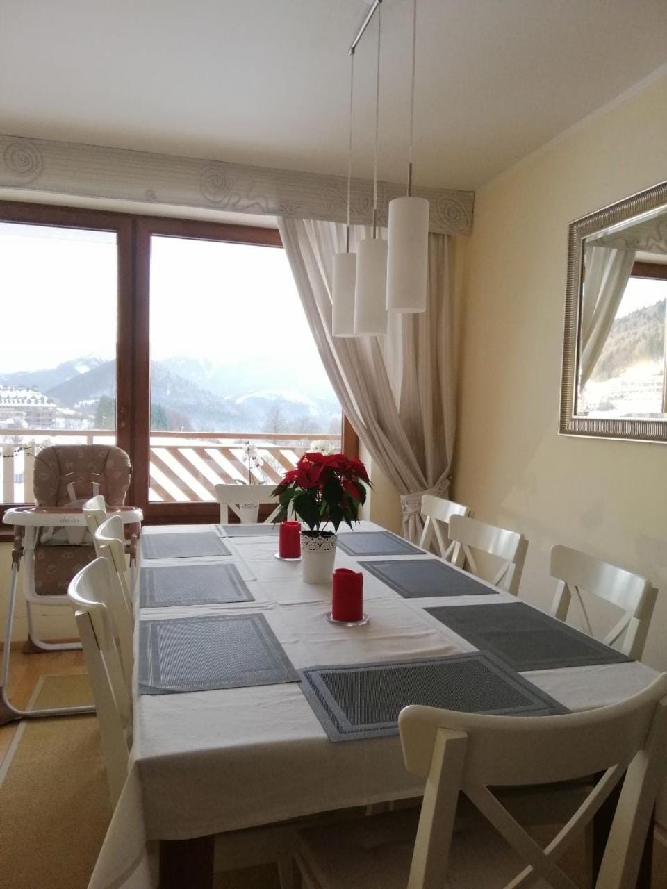 Dining area, Mountain view