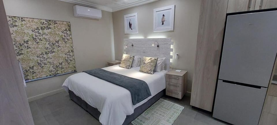 Bed, Bedroom, wardrobe, air conditioner
