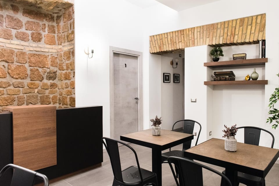 Communal lounge/ TV room, Lobby or reception