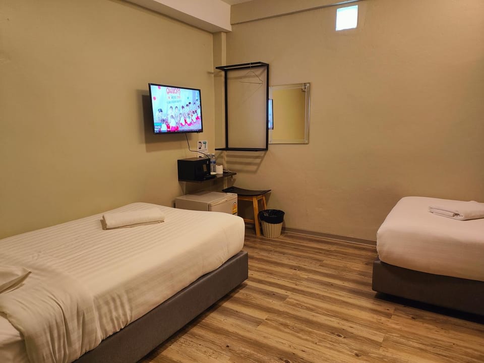 Bed, TV and multimedia, Photo of the whole room