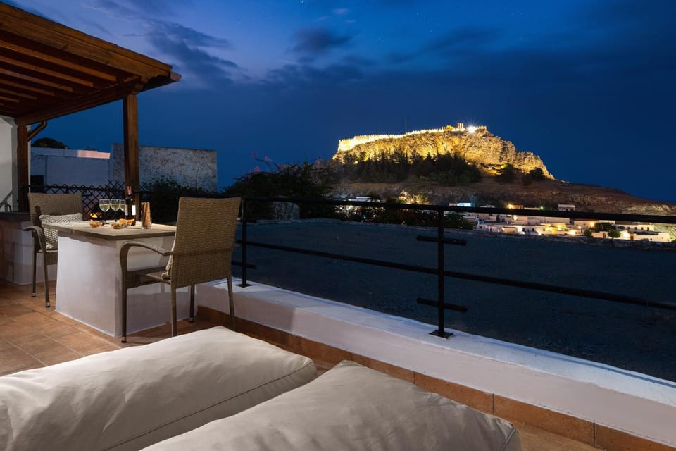 Balcony/Terrace, Balcony/Terrace, Seating area, Dining area, Landmark view